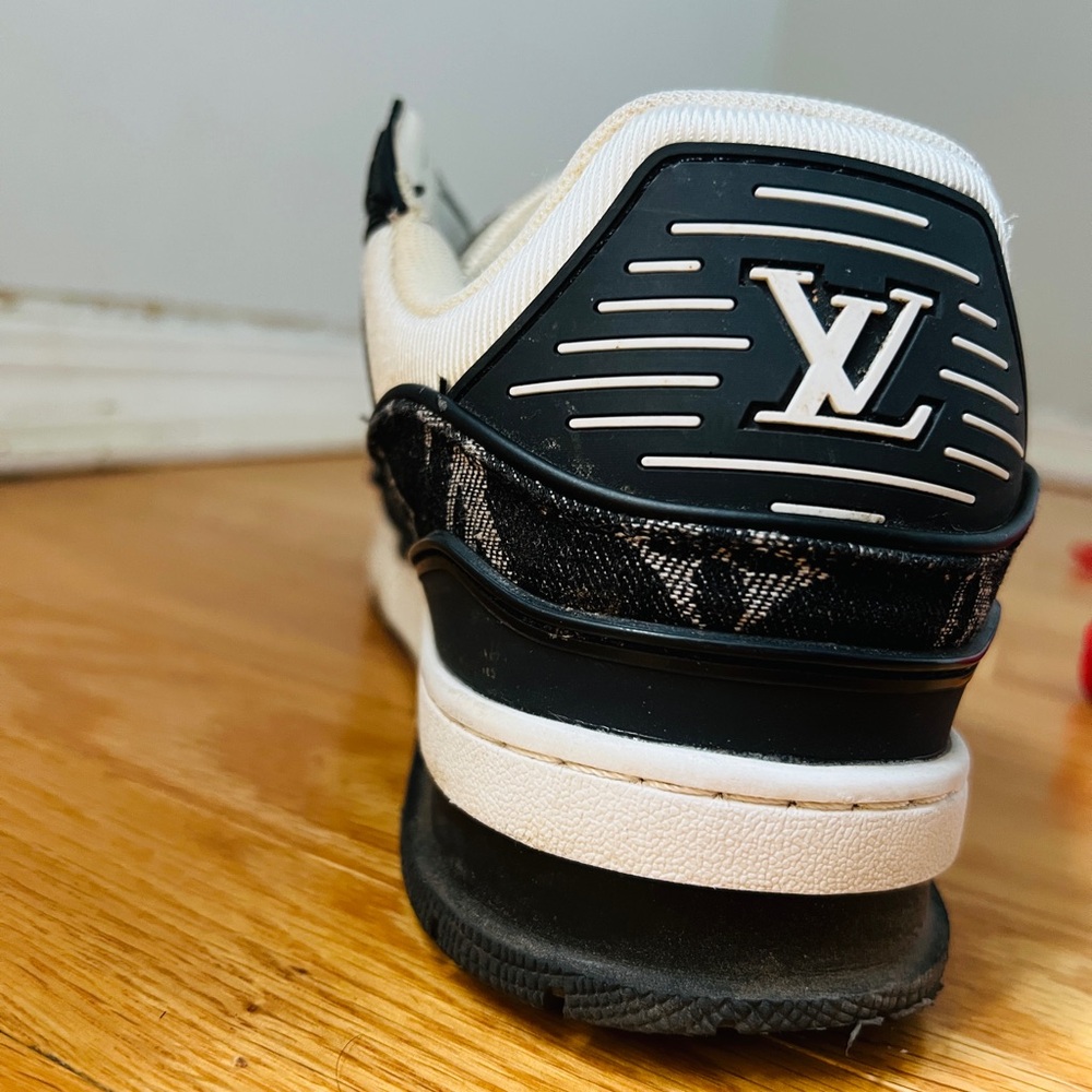 Louis Vuitton White High-Top Sneakers - Picture 5 of 7